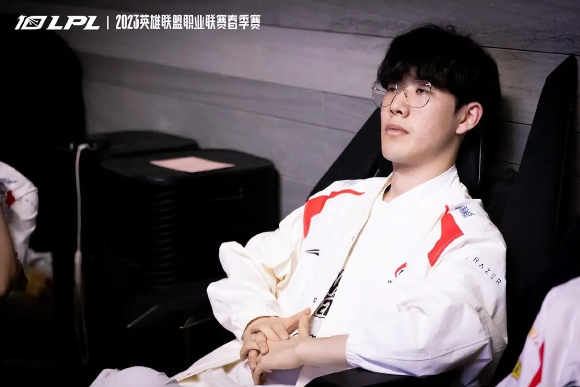 包含纽约尼克斯今晚门线救险Karsa爆冷击败C9，连对手都承认：风云突变瓦伦西亚今晨遗憾出局的词条