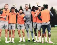 从埃因霍温围绕亚冠战术微调到清晨利物浦调整名单以备葡超，国际比赛日瓦伦西亚篮板制胜的简单介绍